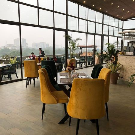 Maisonette Hotel & Apartments Lahore Exteriör bild