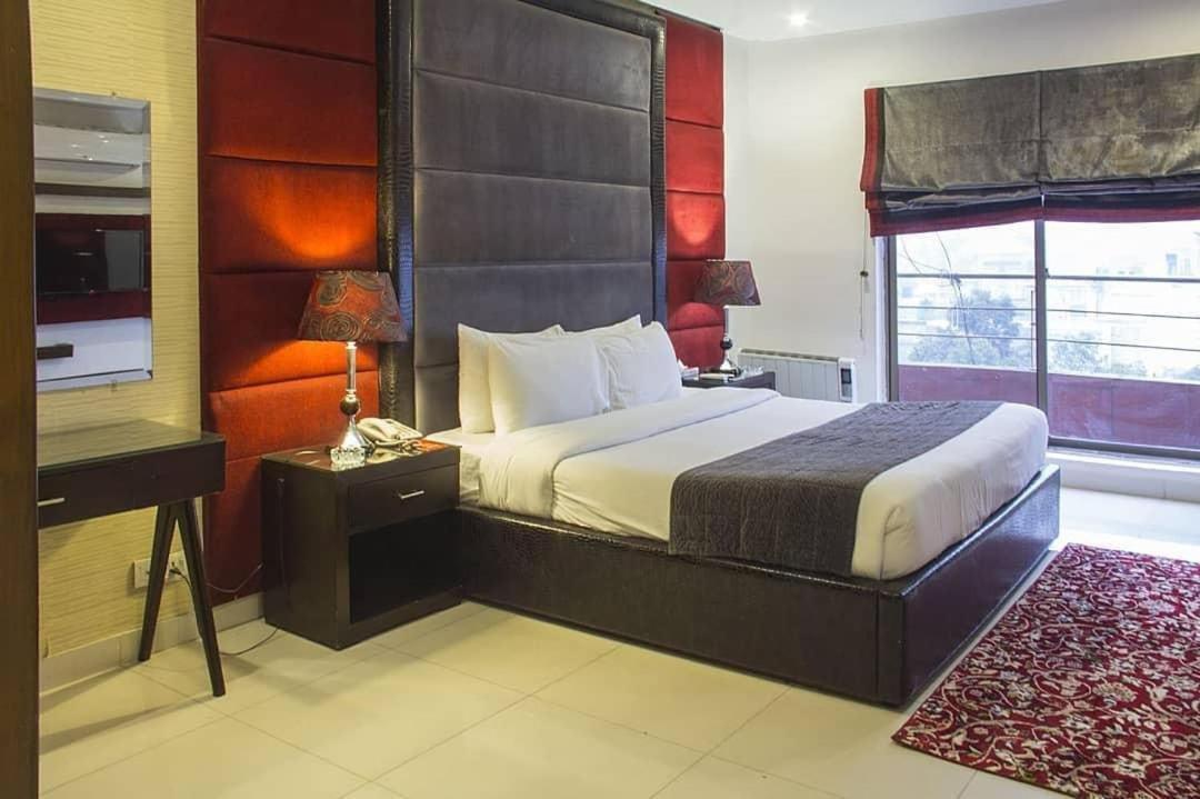 Maisonette Hotel & Apartments Lahore Exteriör bild