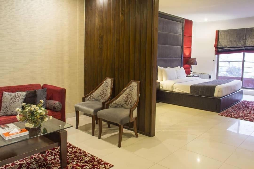 Maisonette Hotel & Apartments Lahore Exteriör bild