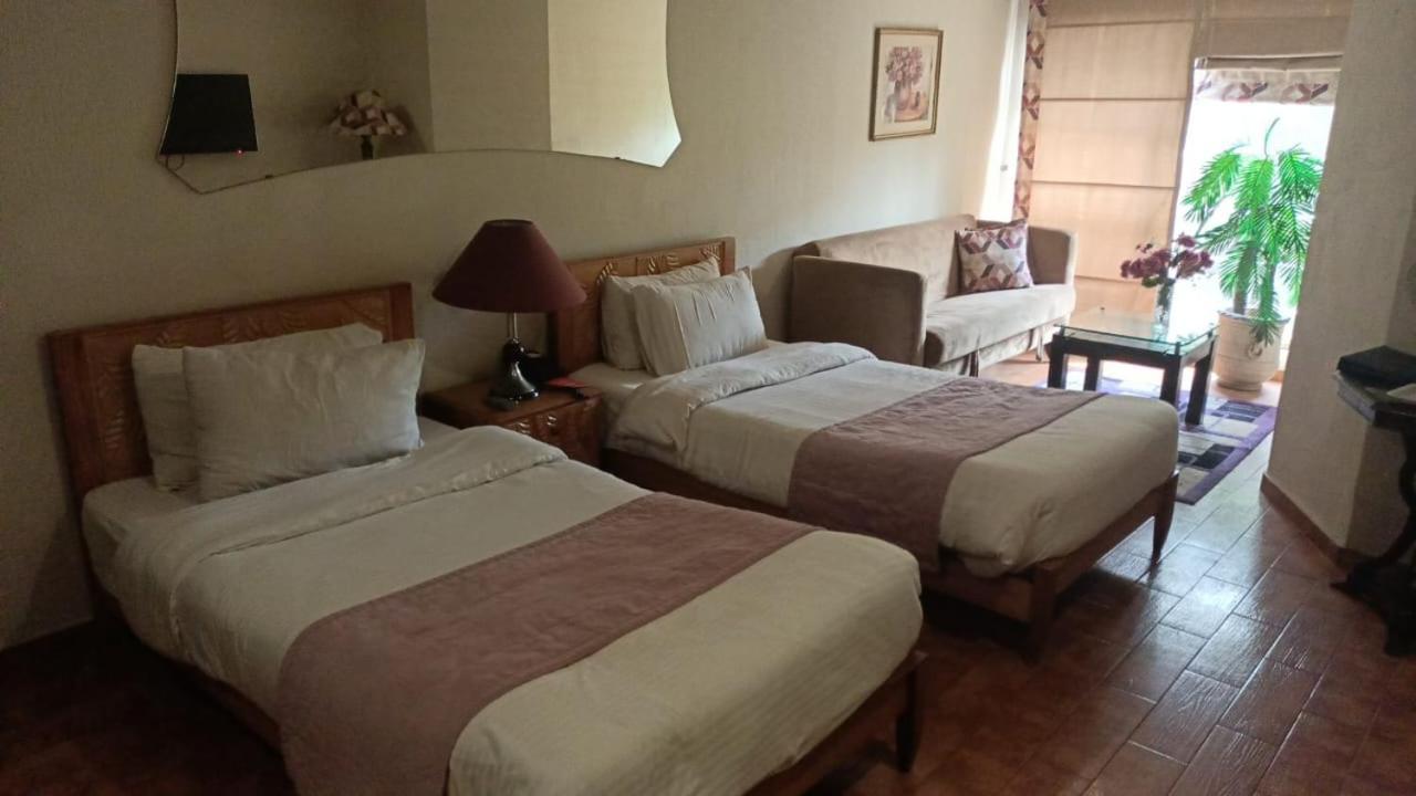 Maisonette Hotel & Apartments Lahore Exteriör bild