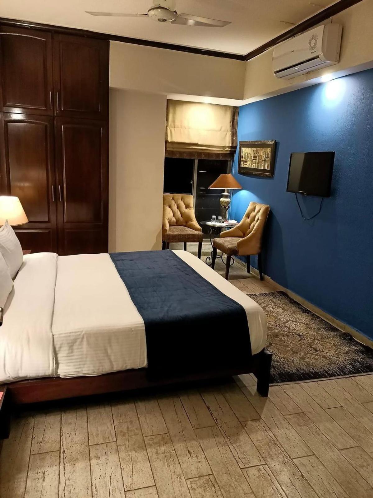Maisonette Hotel & Apartments Lahore Exteriör bild
