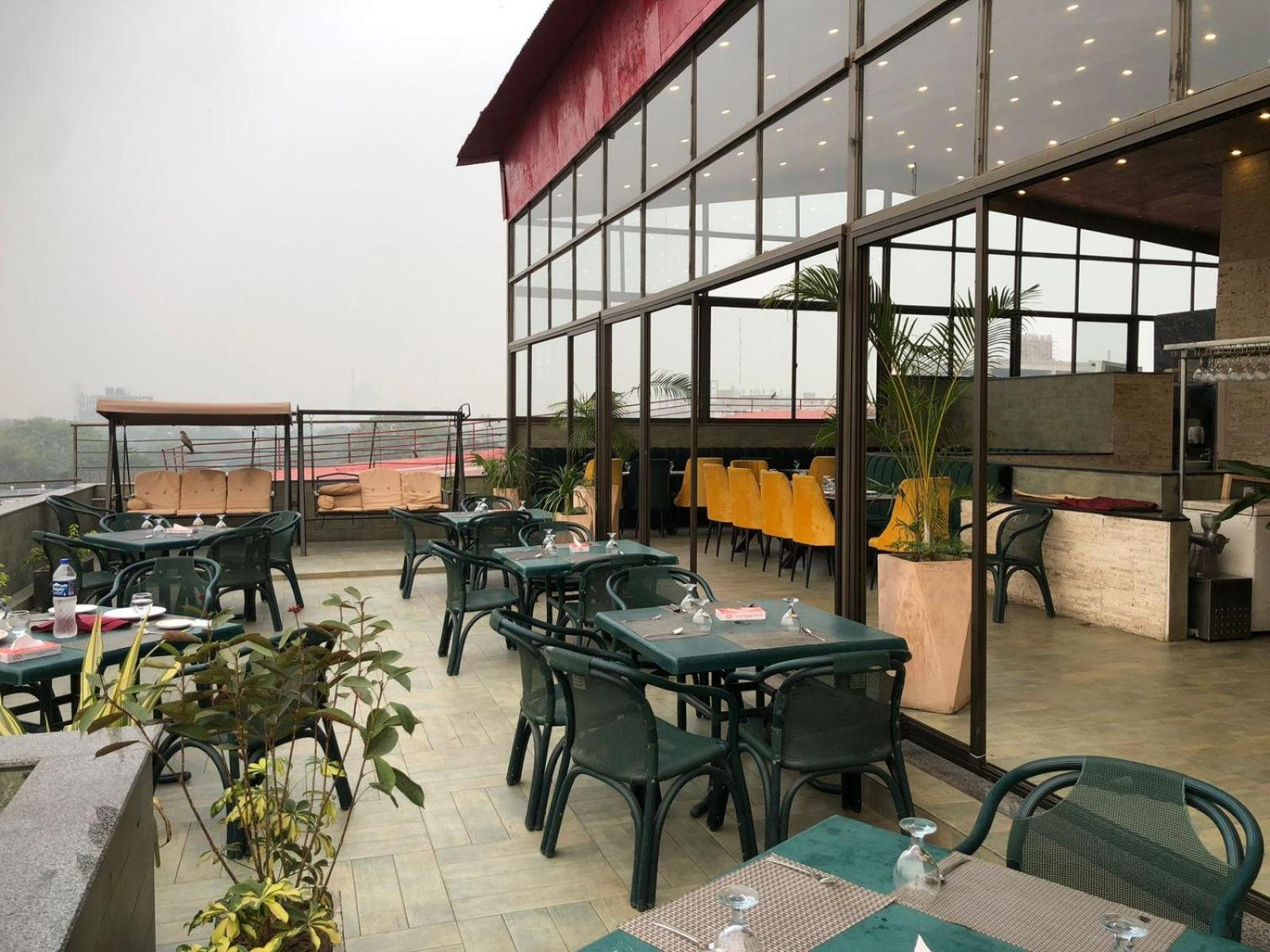 Maisonette Hotel & Apartments Lahore Exteriör bild