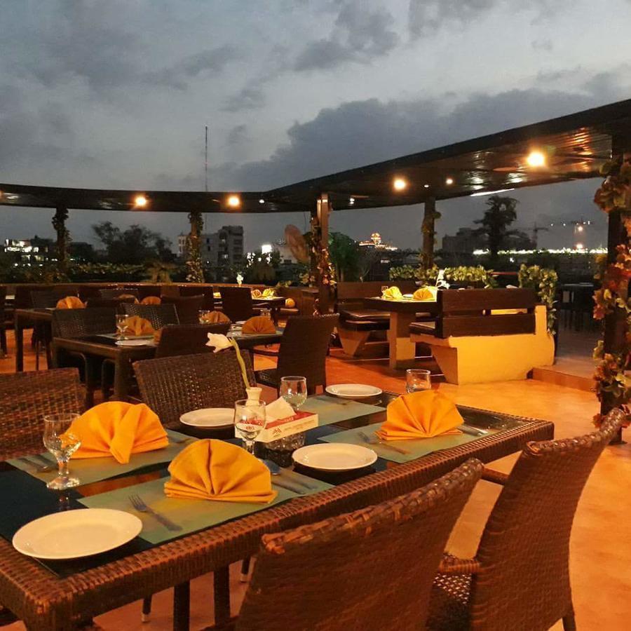 Maisonette Hotel & Apartments Lahore Exteriör bild